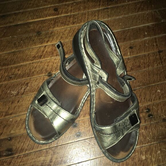 Naot gold size 38 strappy ortho comfort sandals - Picture 2 of 5